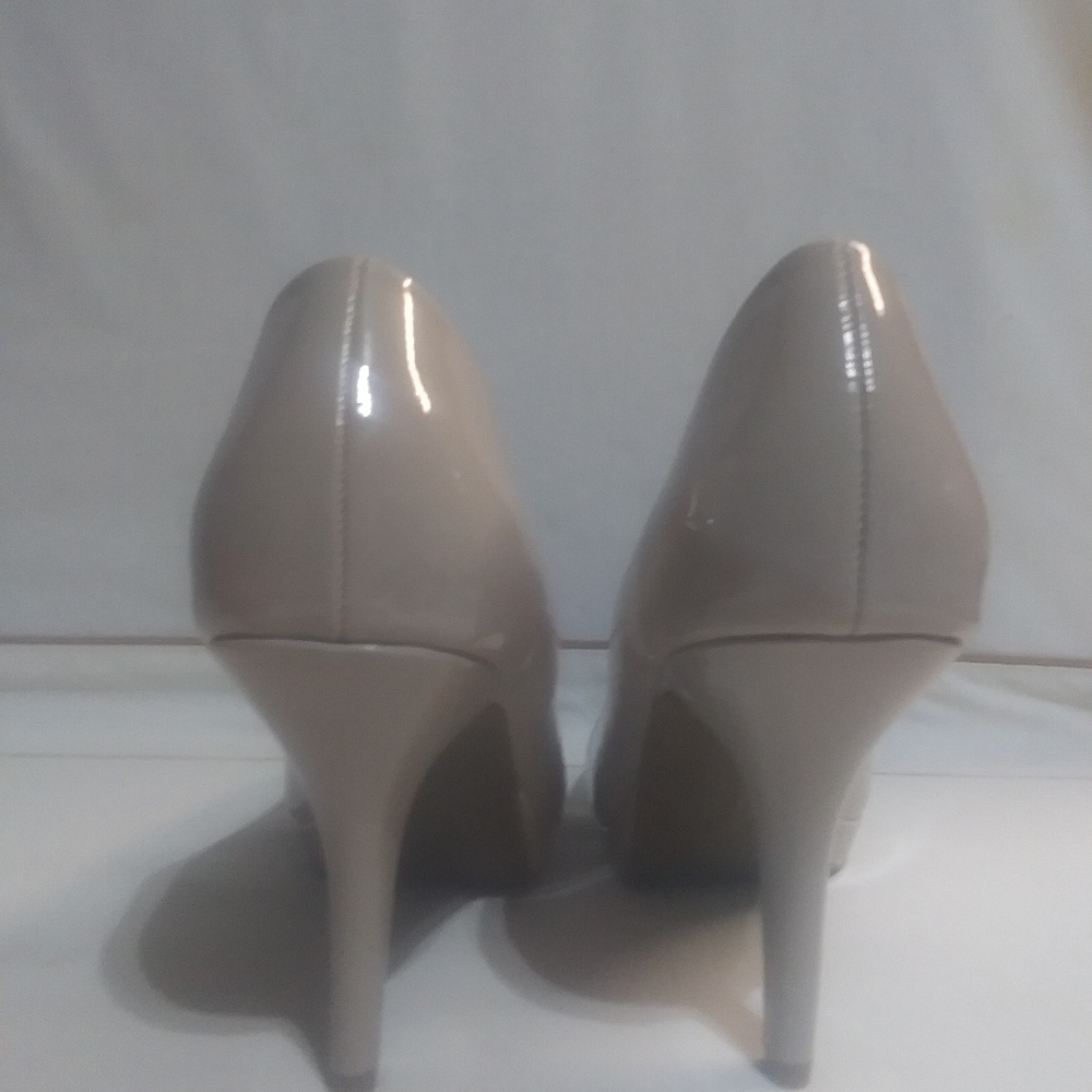 Heels - Picture 3 of 4